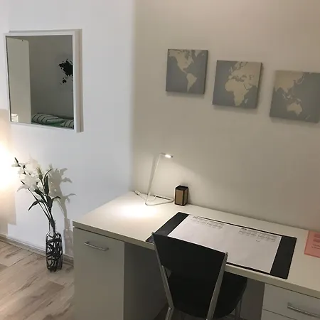 3 Bed Flat - Sleeps 20 - Smoking - Wifi * Prága
