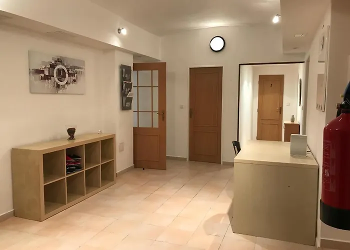 3 Bed Flat - Sleeps 20 - Smoking - Wifi Apartamento Praga