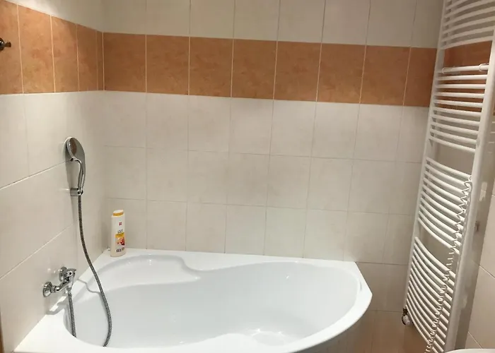 3 Bed Flat - Sleeps 20 - Smoking - Wifi