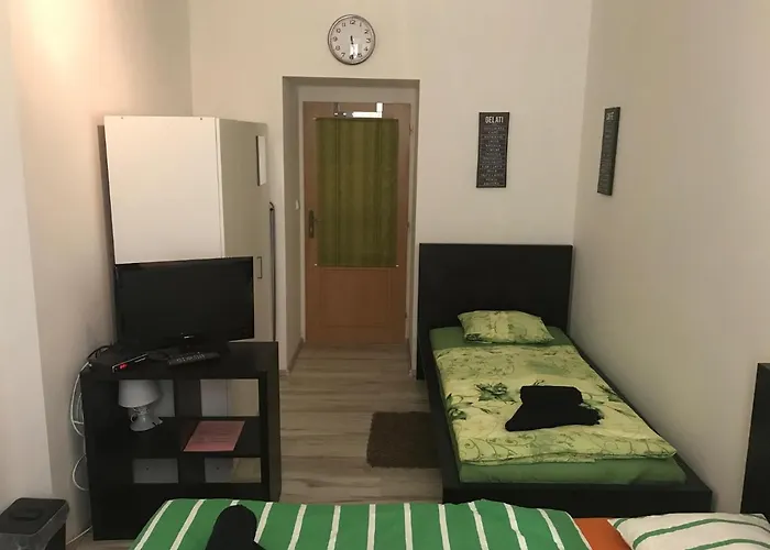 3 Bed Flat - Sleeps 20 - Smoking - Wifi Praga