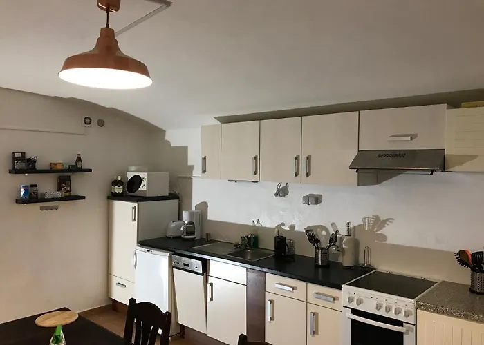 3 Bed Flat - Sleeps 20 - Smoking - Wifi *