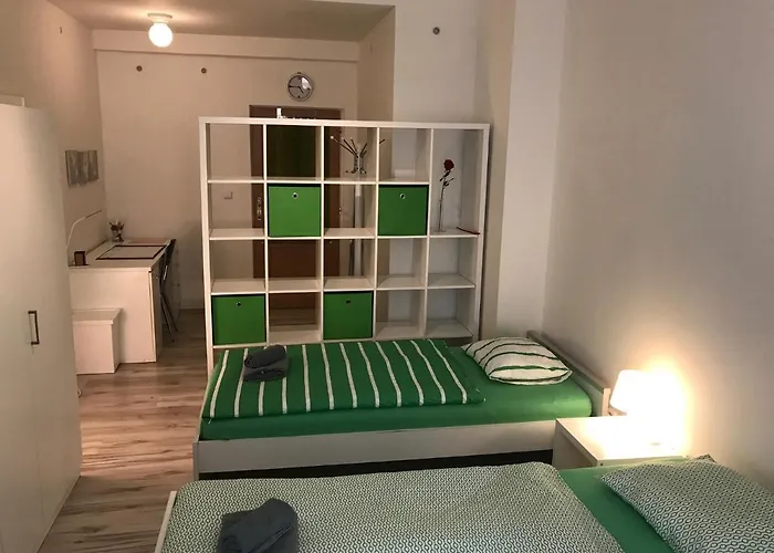 3 Bed Flat - Sleeps 20 - Smoking - Wifi * Praga