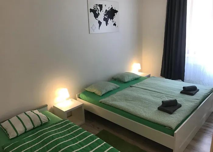 Apartamento 3 Bed Flat - Sleeps 20 - Smoking - Wifi *