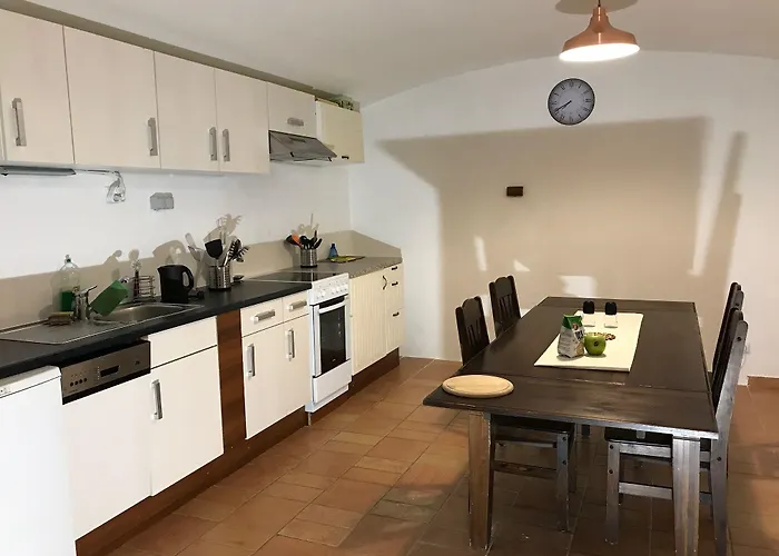Apartamento 3 Bed Flat - Sleeps 20 - Smoking - Wifi Praga