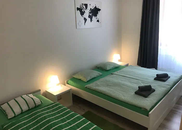 Apartamento 3 Bed Flat - Sleeps 20 - Smoking - Wifi *