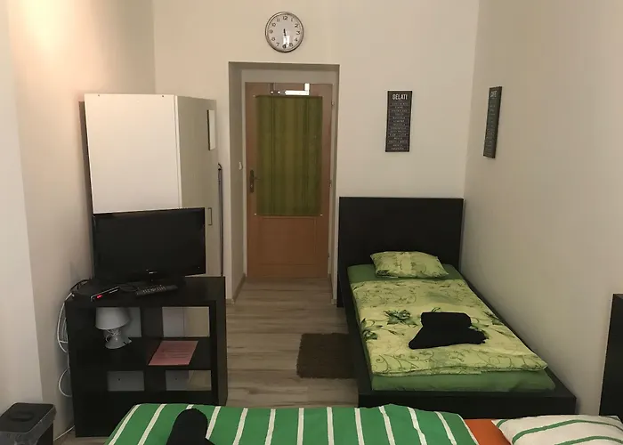 Apartamento 3 Bed Flat - Sleeps 20 - Smoking - Wifi Praga