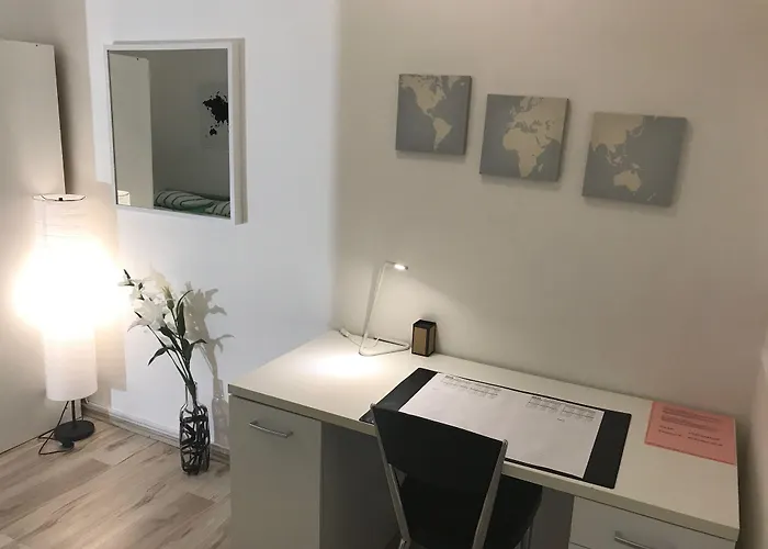 3 Bed Flat - Sleeps 20 - Smoking - Wifi * Praga