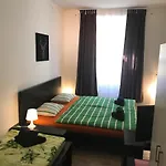 3 Bed Flat - Sleeps 20 - Smoking - Wifi * Praga