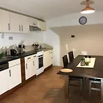 3 Bed Flat - Sleeps 20 - Smoking - Wifi Praga