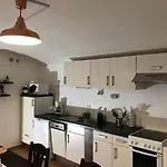 3 Bed Flat - Sleeps 20 - Smoking - Wifi *