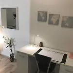 3 Bed Flat - Sleeps 20 - Smoking - Wifi * Praga