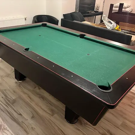 3 Bed Flat - Sleeps 20 - Smoking - Wifi