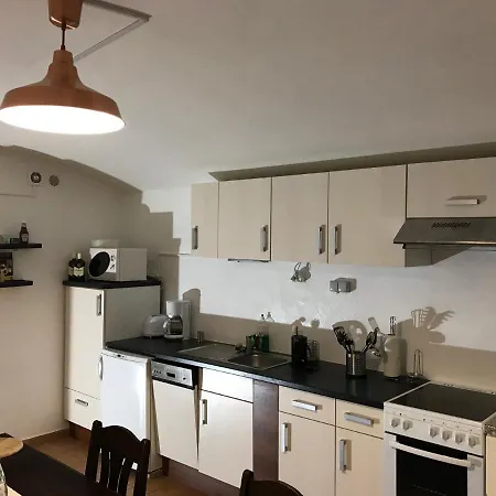 3 Bed Flat - Sleeps 20 - Smoking - Wifi *