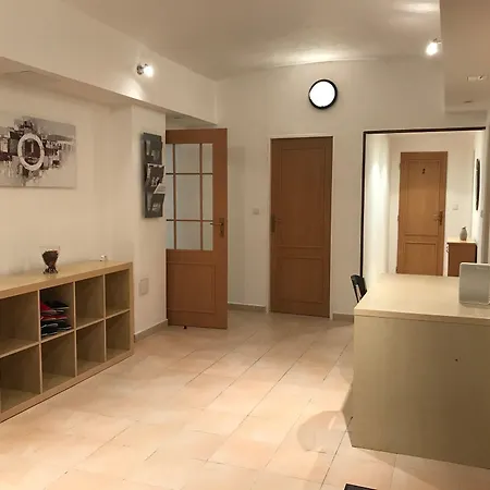 3 Bed Flat - Sleeps 20 - Smoking - Wifi شقة *