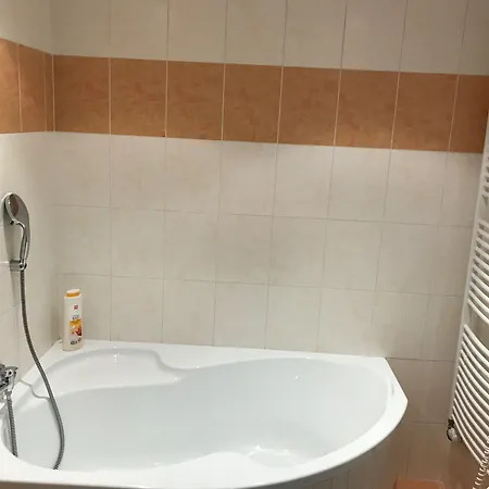 3 Bed Flat - Sleeps 20 - Smoking - Wifi شقة
