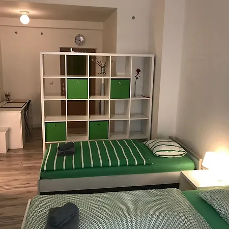 شقة 3 Bed Flat - Sleeps 20 - Smoking - Wifi براغ