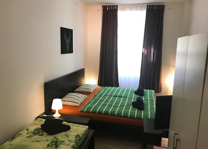 3 Bed Flat - Sleeps 20 - Smoking - Wifi * Prag